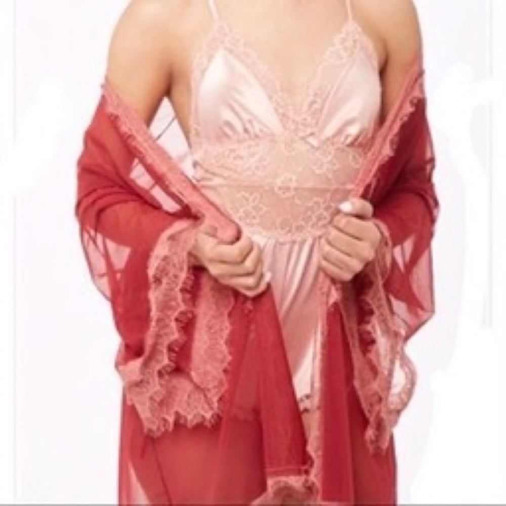 Forever 21 lingerie Sheer lace robe SZ.L/XL  NWT
